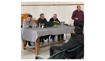 Ομιλητές στο βήμα
